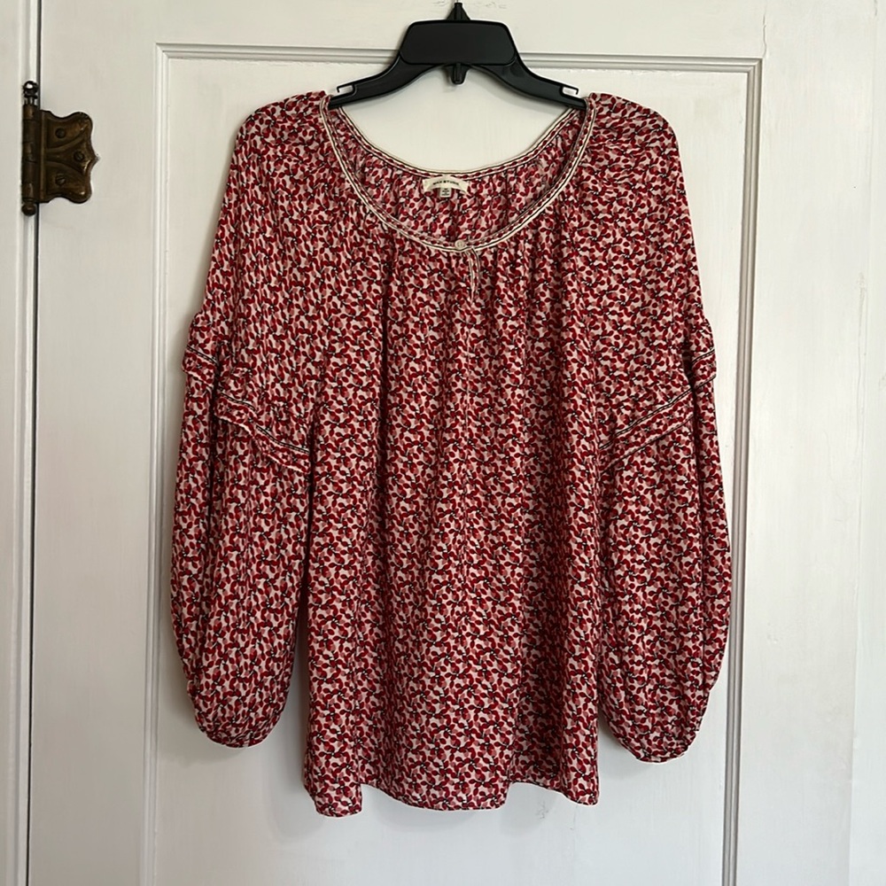 Max Studio red print ruffle sleeve blouse. M